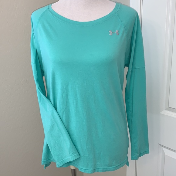 UNDER ARMOUR SIZE MEDIUM SUPER SOFT LONG SLEEVE TOP - Picture 2 of 6